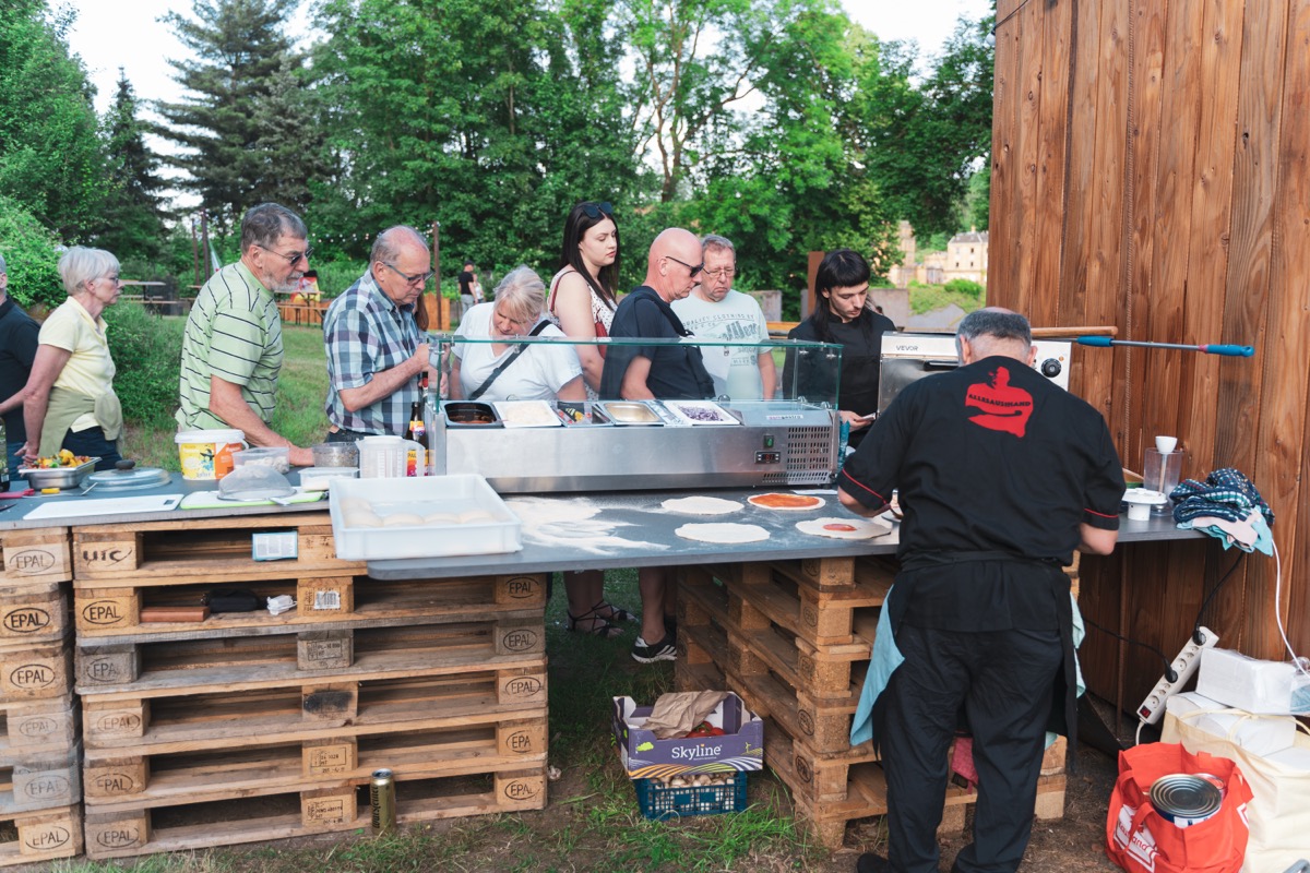 Event Catering Leipzig – Gäste an der Pizza-Station